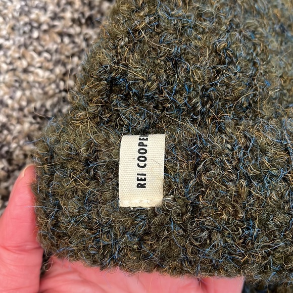 REI green and blue Pom Pom winter hat one size - Picture 2 of 5